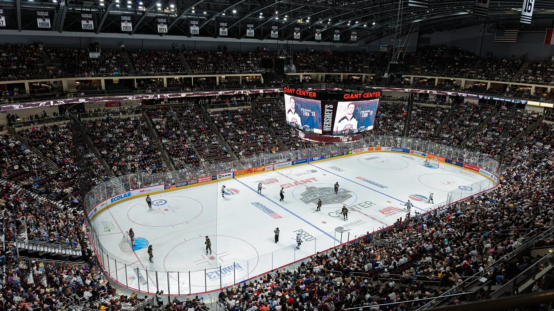 hockey rink at giant center hershey bears